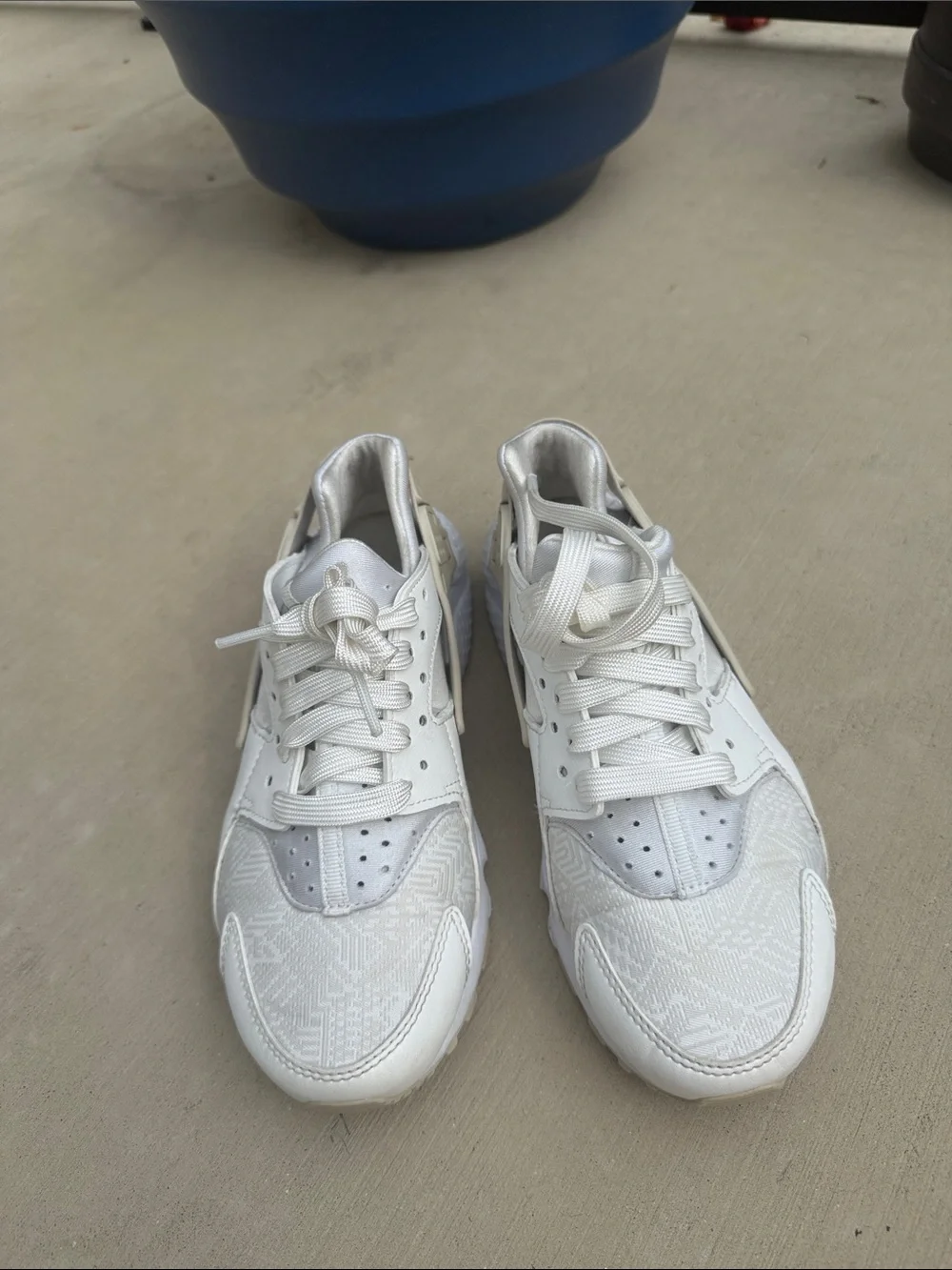 Nike Huarache Kids White Sneakers with Light Beige Accents